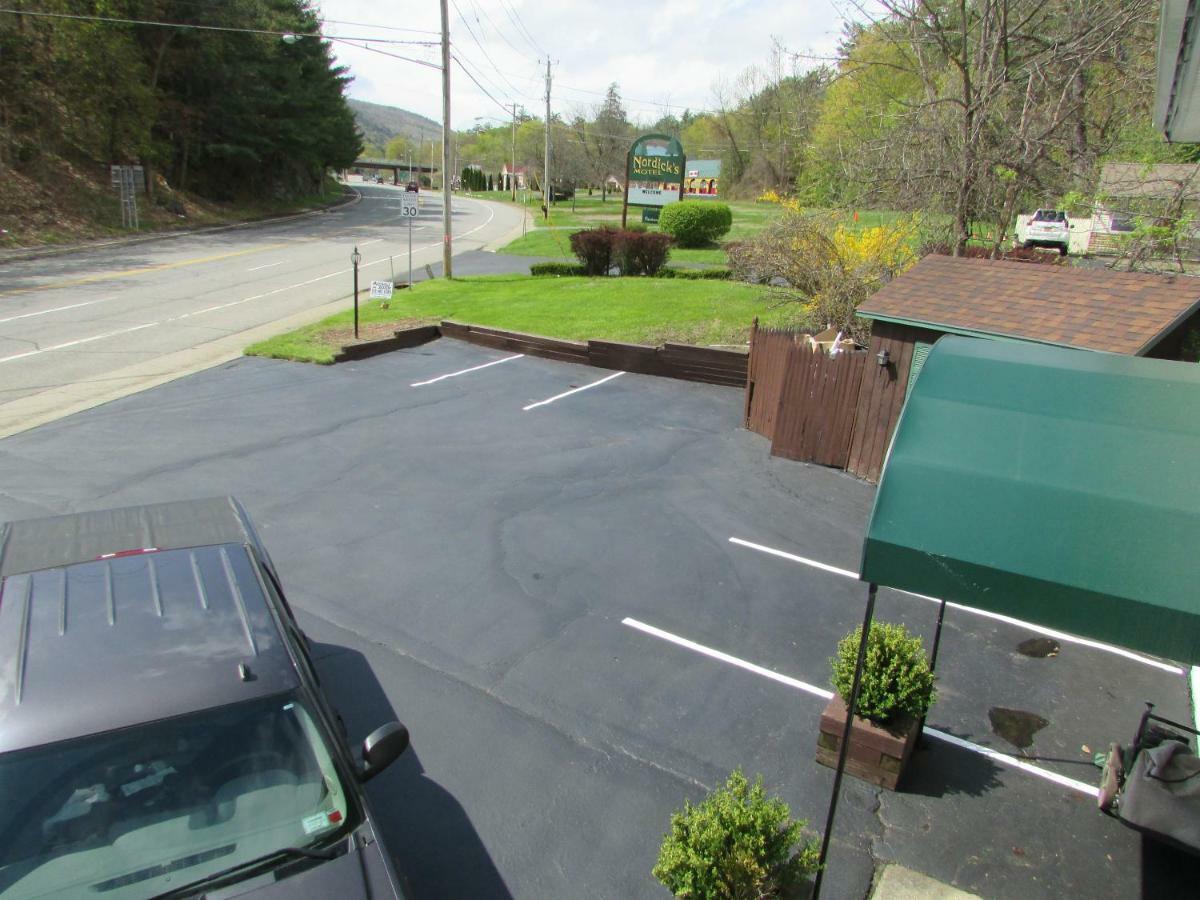 The Lake George Inn Exterior photo
